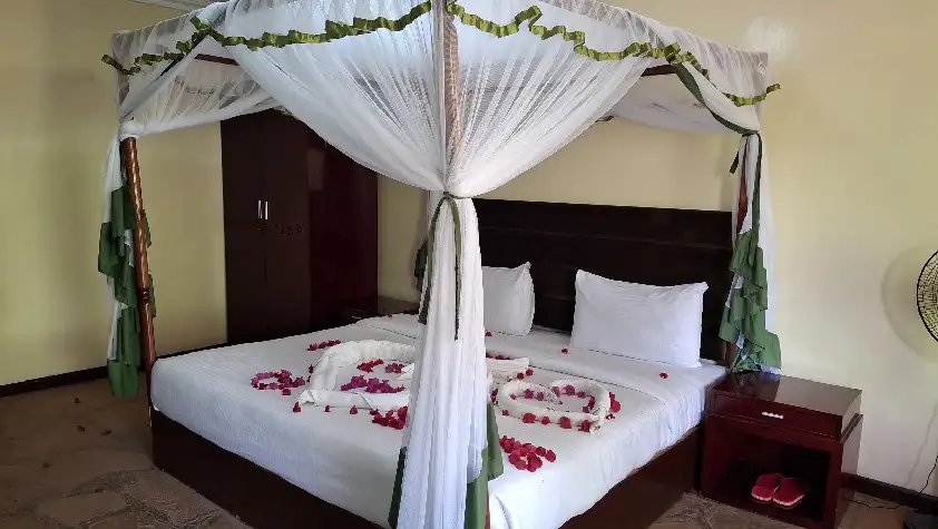 Honeymooners Room